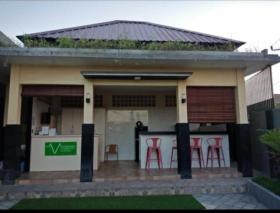 V Canggu Dormitory ภายนอก รูปภาพ